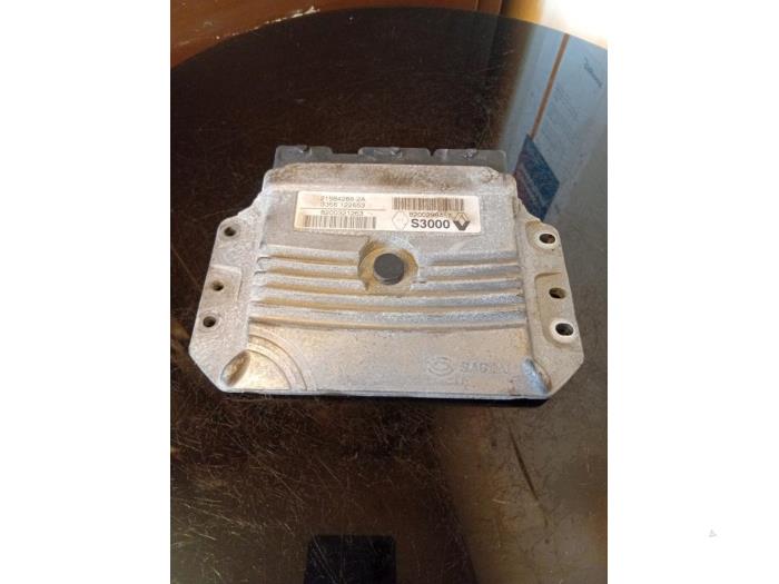 Used Engine management computer Renault Megane II (LM) 1.6 16V Price € 125,00 Margin scheme offered by Umit Sloperij
