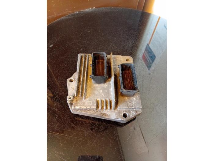 Used Engine management computer Opel Zafira (M75) 1.6 16V Price € 200,00 Margin scheme offered by Umit Sloperij