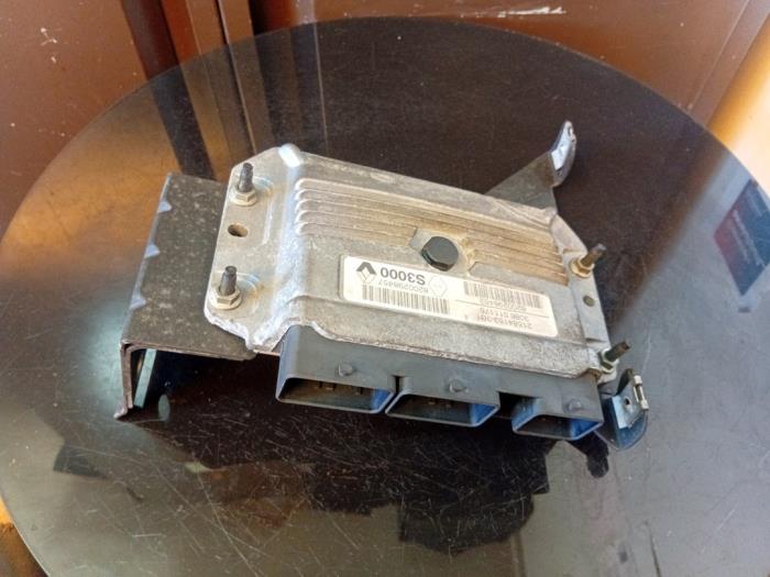 Used Engine management computer Renault Scénic II (JM) 1.6 16V Price € 70,00 Margin scheme offered by Umit Sloperij