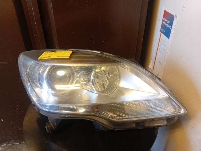 Używane Reflektor prawy Mercedes R (W251) 3.0 300 CDI 24V BlueEFFICIENCY Cena € 350,00 Procedura marży oferowane przez Umit Sloperij