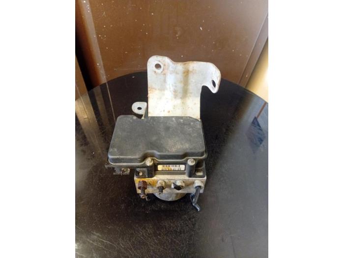 Usagé Pompe ABS Mitsubishi Colt (Z2/Z3) 1.1 12V Prix € 50,00 Règlement à la marge proposé par Umit Sloperij