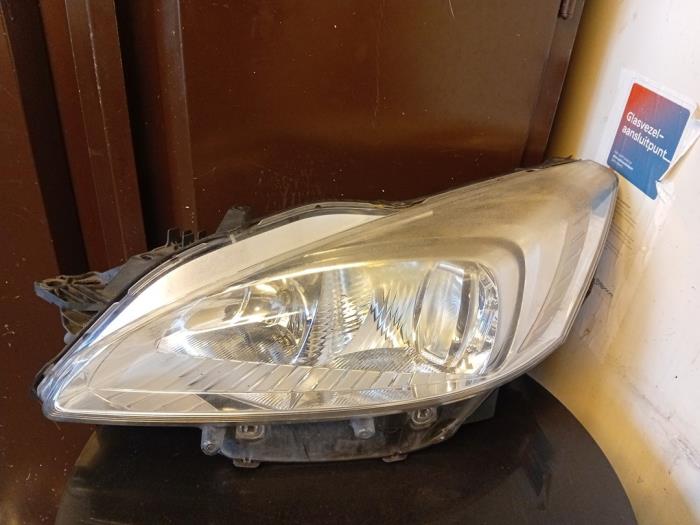 Używane Reflektor lewy Peugeot 508 SW (8E/8U) 1.6 THP 16V Cena € 80,00 Procedura marży oferowane przez Umit Sloperij