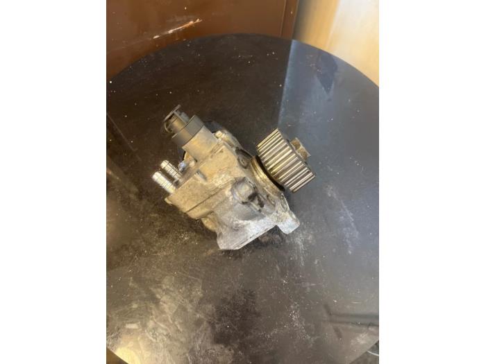 Usagé Pompe diesel Volkswagen Passat Variant (3G5) 1.6 TDI 16V Prix € 150,00 Règlement à la marge proposé par Umit Sloperij