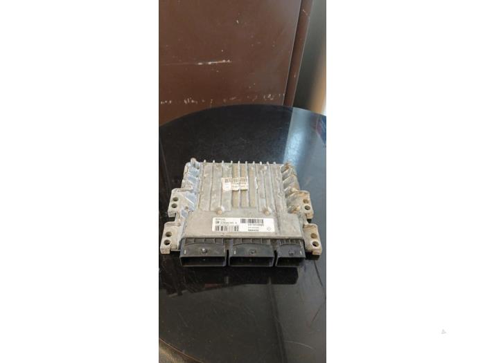 Used Engine management computer Renault Clio III (BR/CR) 1.5 dCi 105 Price € 100,00 Margin scheme offered by Umit Sloperij