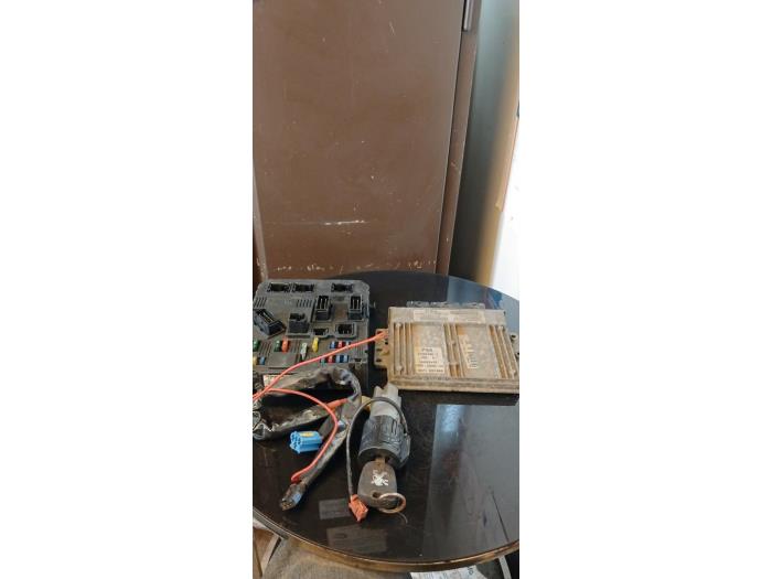 Used Engine management computer Peugeot 206 (2A/C/H/J/S) 1.4 XR,XS,XT,Gentry Price € 150,00 Margin scheme offered by Umit Sloperij