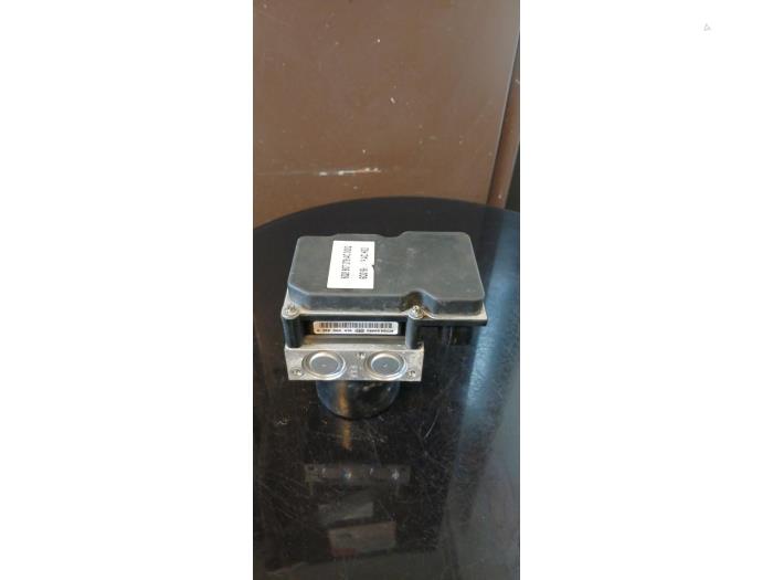 Used ABS pump Volkswagen Polo IV (9N1/2/3) 1.4 TDI 70 Price € 100,00 Margin scheme offered by Umit Sloperij