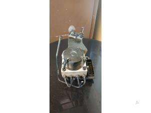 ABS-pump från en Volkswagen Polo IV (9N1/2/3) 1.2 12V 2006