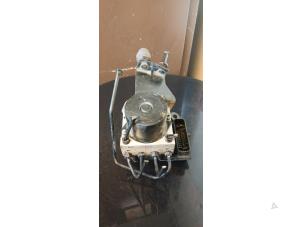 ABS-pump från en Volkswagen Polo IV (9N1/2/3) 1.2 12V 2006