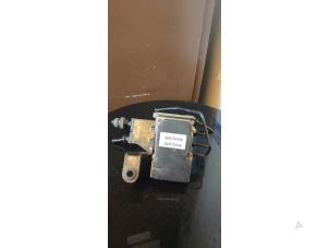 ABS-pump från en Volkswagen Polo IV (9N1/2/3) 1.2 12V 2006