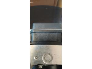 ABS-pump från en Volkswagen Polo IV (9N1/2/3) 1.2 12V 2006