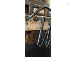 ABS-pump från en Volkswagen Polo IV (9N1/2/3) 1.2 12V 2006