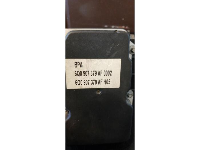 Bloc ABS d'un Volkswagen Polo IV (9N1/2/3) 1.2 12V 2006