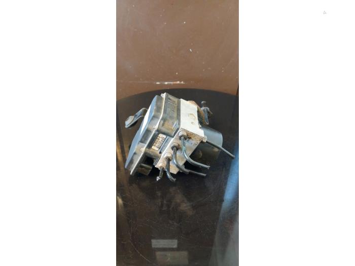 Bloc ABS d'un Volkswagen Polo IV (9N1/2/3) 1.2 12V 2006