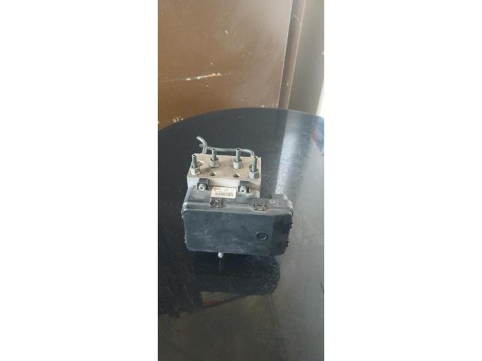 Gebrauchte ABS Pumpe Honda Jazz (GD/GE2/GE3) 1.3 i-Dsi Preis € 100,00 Margenregelung angeboten von Umit Sloperij