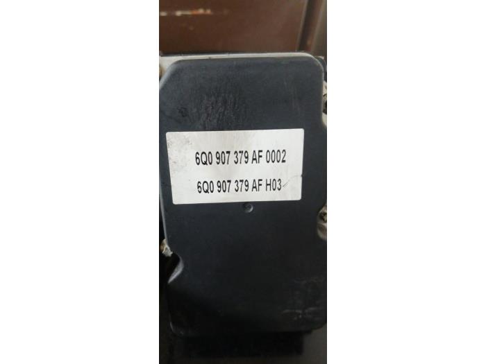 ABS-pump från en Volkswagen Polo IV (9N1/2/3) 1.2 12V 2006