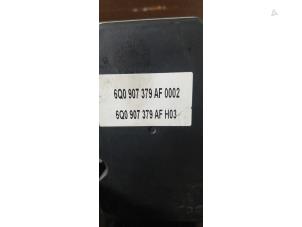 ABS-pump från en Volkswagen Polo IV (9N1/2/3) 1.2 12V 2006