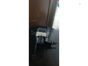 ABS-pump från en Volkswagen Polo IV (9N1/2/3) 1.2 12V 2006
