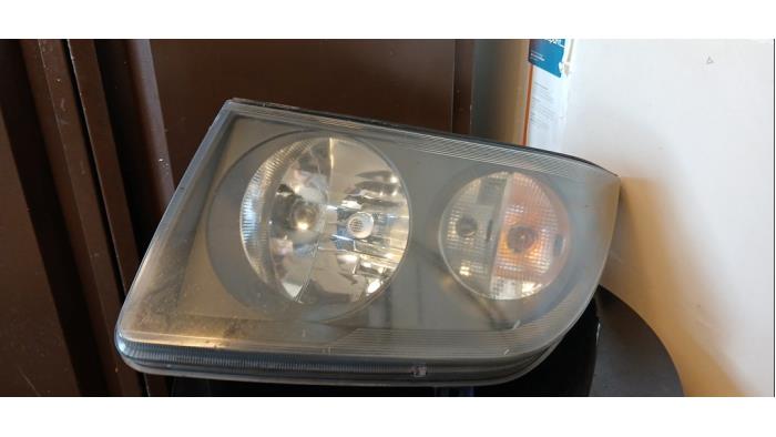 Używane Reflektor prawy Volkswagen Crafter 2.0 BiTDI Cena € 100,00 Procedura marży oferowane przez Umit Sloperij