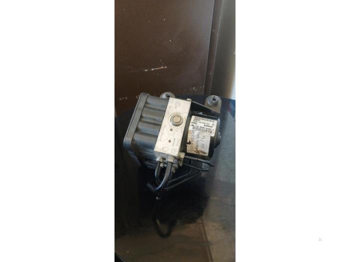 Usagé Pompe ABS Ford Focus 2 1.6 TDCi 16V 90 Prix € 50,00 Règlement à la marge proposé par Umit Sloperij