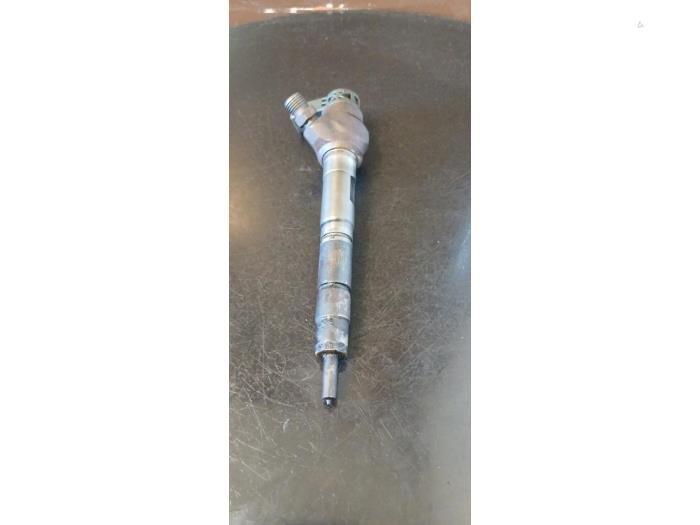 Usagé Injecteurs Volkswagen Passat Variant (365) 2.0 TDI 16V 140 Prix € 100,00 Règlement à la marge proposé par Umit Sloperij