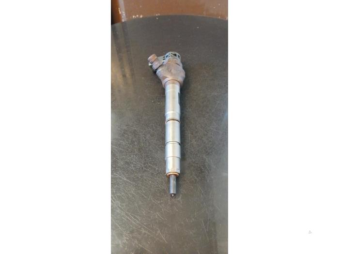 Usagé Injecteurs Volkswagen Passat Variant (365) 2.0 TDI 16V 140 Prix € 70,00 Règlement à la marge proposé par Umit Sloperij
