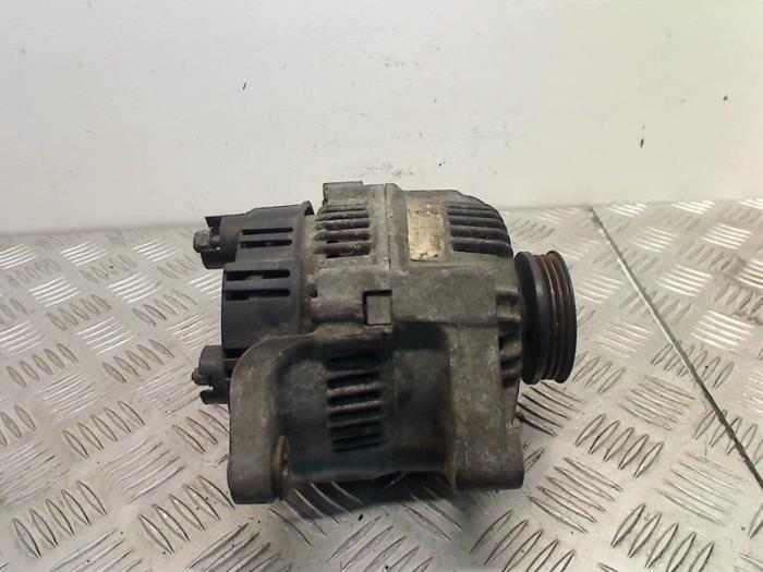 Begagnade Dynamo Renault Megane (BA) 1.4i RL,RN Pris € 30,00 Marginaltabell erbjuds av Autohandel & Demontage Weteringbrug