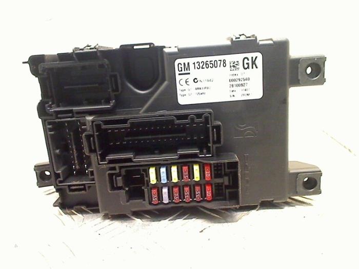 Fuse box Opel Corsa D 1.3 CDTi 16V ecoFLEX - 28100927