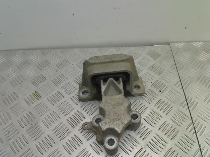 Used Engine mount Renault Twingo II (CN) 1.2 16V Price € 30,00 Margin scheme offered by Autohandel & Demontage Weteringbrug