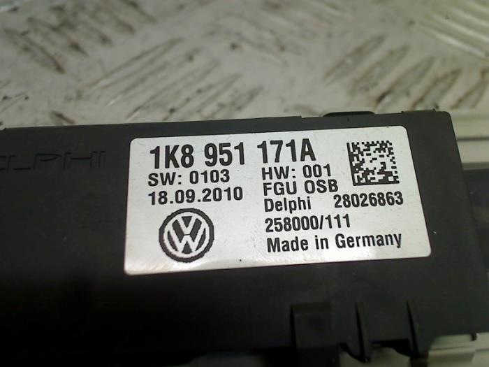 Alarm Modul van een Volkswagen Polo V (6R) 1.2 TDI 12V BlueMotion 2010