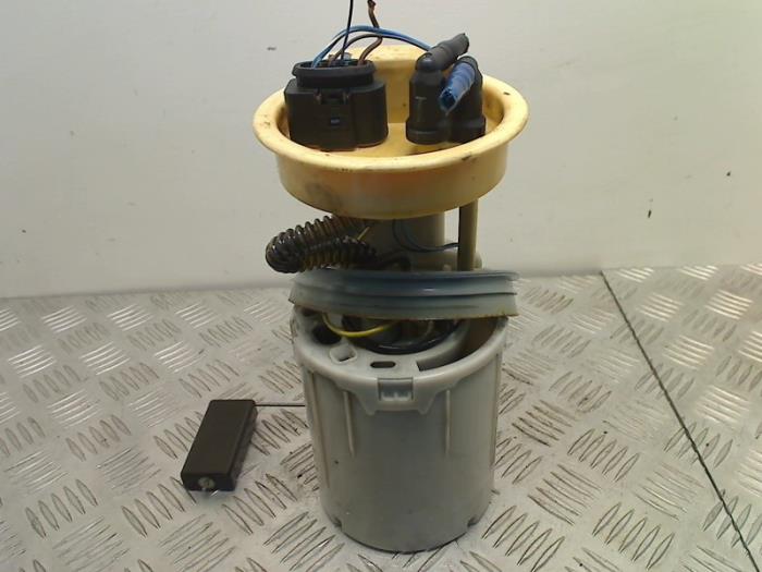 Usagé Pompe d'injection Volkswagen Polo IV (9N1/2/3) 1.4 TDI 80 Prix € 20,00 Règlement à la marge proposé par Autohandel & Demontage Weteringbrug