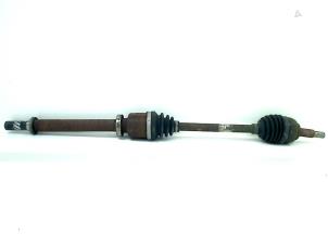 Used Front drive shaft, right Renault Clio III (BR/CR) 1.5 dCi FAP Price € 30,00 Margin scheme offered by Autohandel & Demontage Weteringbrug