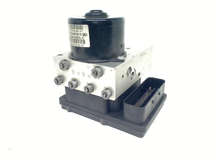 Used ABS pump Mercedes C (W203) 1.8 C-180K 16V Price € 50,00 Margin scheme offered by Autohandel & Demontage Weteringbrug