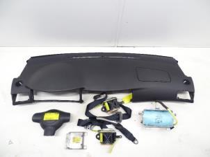 Usagé Set de airbag Toyota Corolla (E12) 1.4 16V VVT-i Prix € 350,00 Règlement à la marge proposé par Autohandel & Demontage Weteringbrug