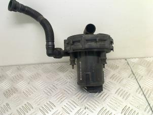 Używane Pompa gazów spalinowych BMW X5 (E53) 3.0 24V Cena € 45,00 Procedura marży oferowane przez Autohandel & Demontage Weteringbrug