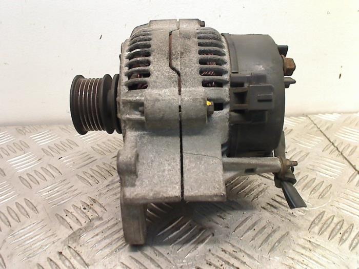 Usagé Dynamo Volkswagen Polo III (6N2) 1.0 Prix € 30,00 Règlement à la marge proposé par Autohandel & Demontage Weteringbrug