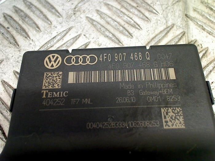 Gateway module from a Audi Q7 (4LB) 3.0 TDI V6 24V 2010