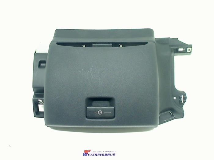 Gebrauchte Getränkehalter Citroen C4 Picasso (UD/UE/UF) 2.0 16V Autom. Preis € 40,00 Margenregelung angeboten von Autohandel & Demontage Weteringbrug