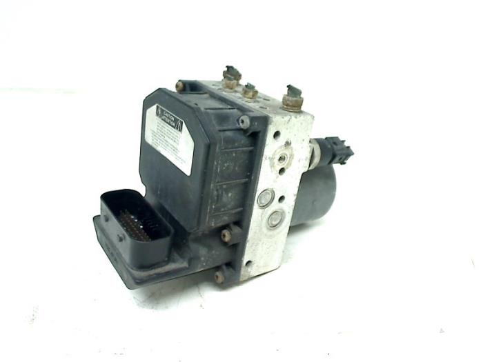 Usagé Bloc ABS Toyota Corolla (E12) 1.8 16V TS VVT-i Prix € 100,00 Règlement à la marge proposé par Autohandel & Demontage Weteringbrug