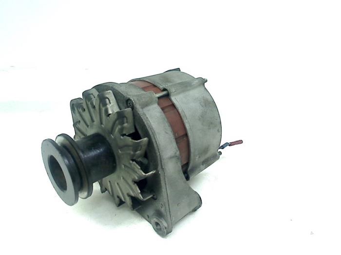 Usagé Dynamo Audi 80 (B3) 1.8 S Prix € 50,00 Règlement à la marge proposé par Autohandel & Demontage Weteringbrug
