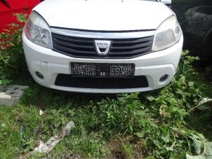 Gebrauchte Stoßstange vorne Dacia Sandero I (BS) 1.4 Preis € 100,00 Margenregelung angeboten von Autohandel & Demontage Weteringbrug