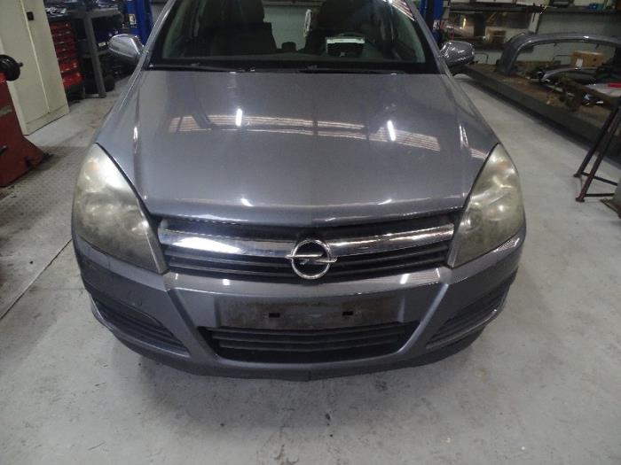 Front end, complete from a Opel Astra H SW (L35) 1.6 16V Twinport 2006
