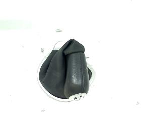 Used Gear stick cover Renault Clio III (BR/CR) 1.2 16V 75 Price € 30,00 Margin scheme offered by Autohandel & Demontage Weteringbrug