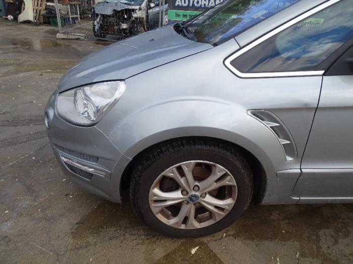 Wheel from a Ford S-Max (GBW) 2.0 TDCi 16V 140 2010