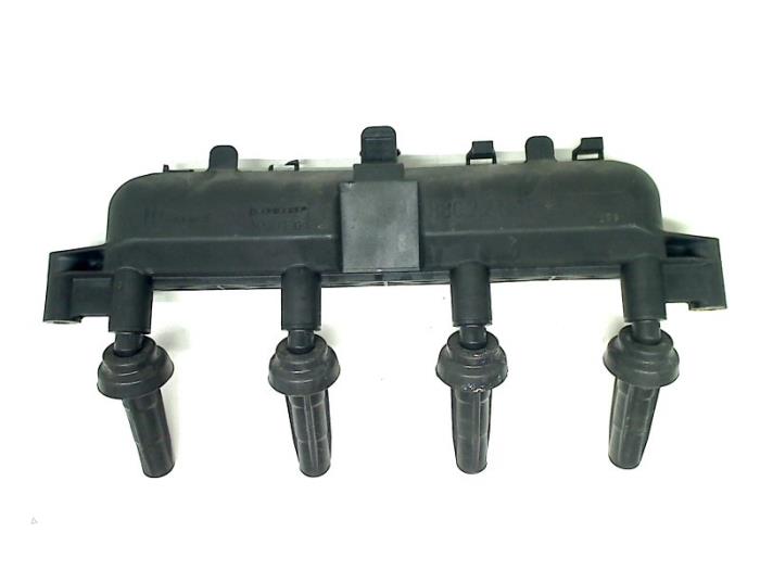 Usagé Bobine Peugeot 206 (2A/C/H/J/S) 1.4 XR,XS,XT,Gentry Prix € 20,00 Règlement à la marge proposé par Autohandel & Demontage Weteringbrug