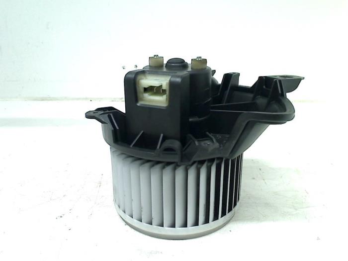 Heating and ventilation fan motor from a Opel Corsa D 1.2 16V 2013