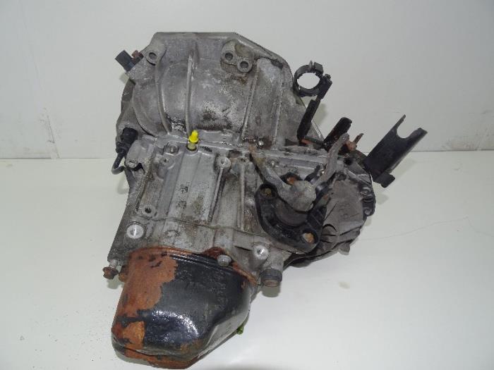 Getriebe van een Nissan Micra (K12) 1.0 16V 2005