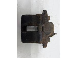 Used Front brake calliper, left Renault Twingo II (CN) 1.2 Price € 20,00 Margin scheme offered by Autohandel & Demontage Weteringbrug