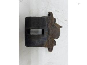 Used Front brake calliper, right Renault Twingo II (CN) 1.2 Price € 20,00 Margin scheme offered by Autohandel & Demontage Weteringbrug