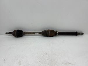 Used Front drive shaft, right Renault Clio III (BR/CR) 1.4 16V Price € 30,00 Margin scheme offered by Autohandel & Demontage Weteringbrug