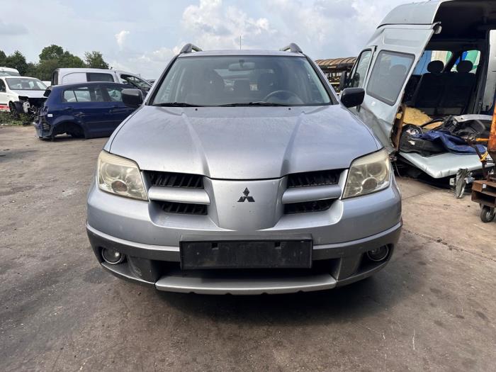 Gebrauchte Vorderfront komplett Mitsubishi Outlander (CU) 2.0 16V 4x2 Preis € 750,00 Margenregelung angeboten von Autohandel & Demontage Weteringbrug